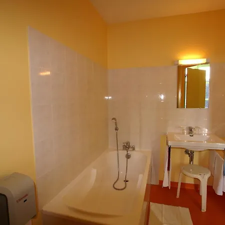 Hotel La Boule D'or 2*